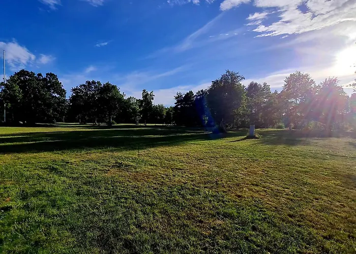 6 Person In * Hadsund